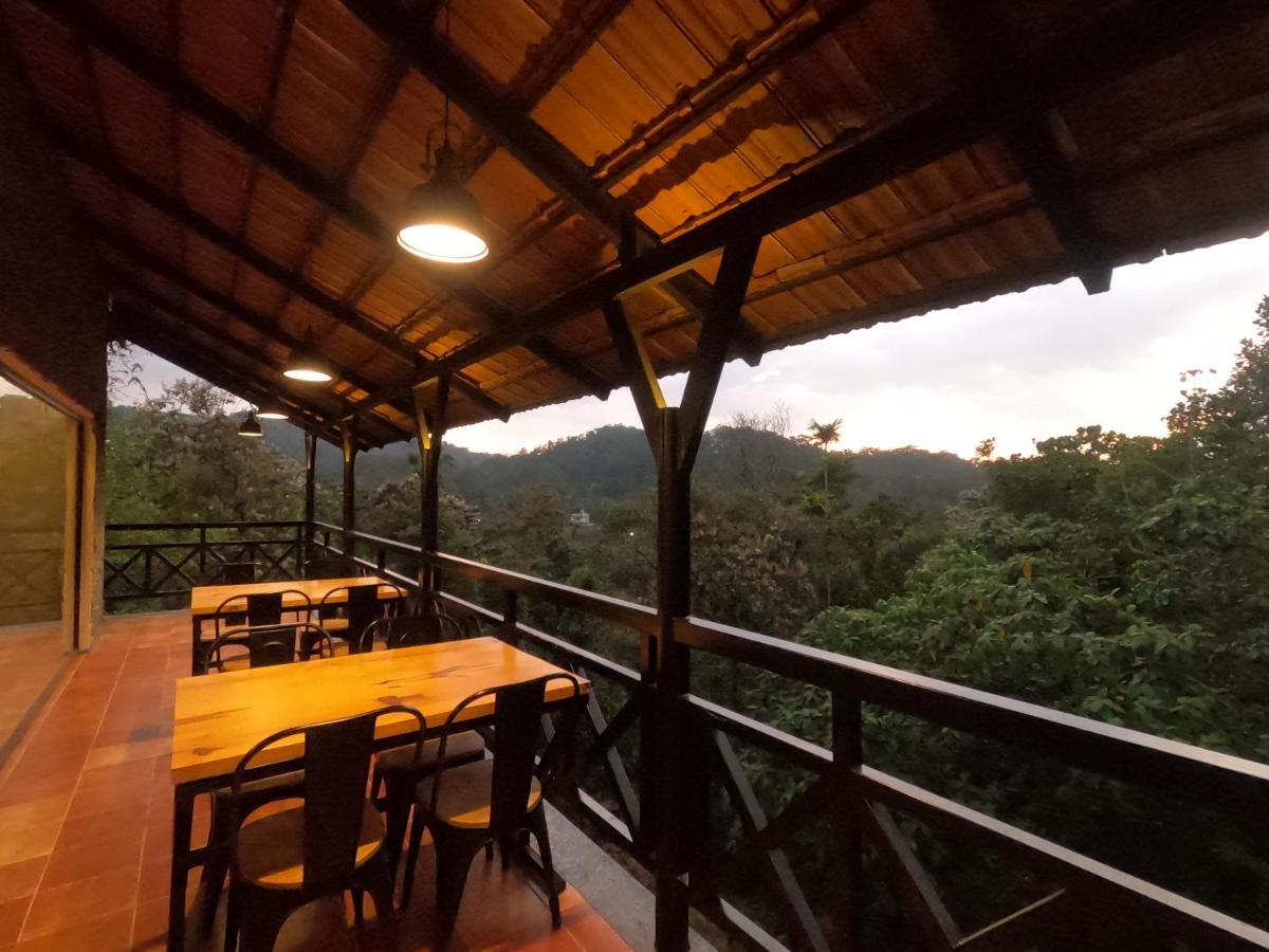 The Wild Trails Clarks Exotica , Munnar Hotel Bagian luar foto