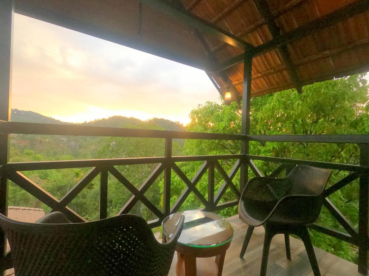 The Wild Trails Clarks Exotica , Munnar Hotel Bagian luar foto