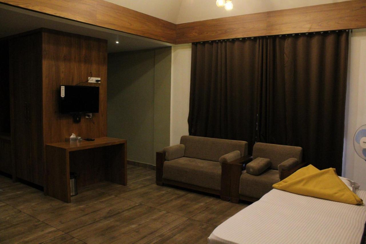 The Wild Trails Clarks Exotica , Munnar Hotel Bagian luar foto